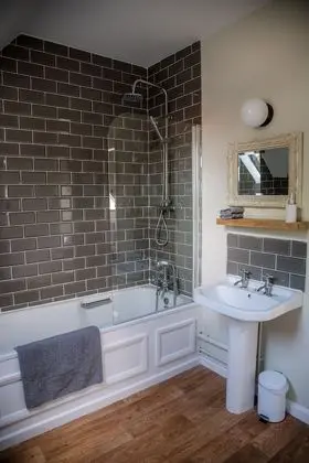 Deluxe Üç Kişilik Oda, Banyolu/Duşlu