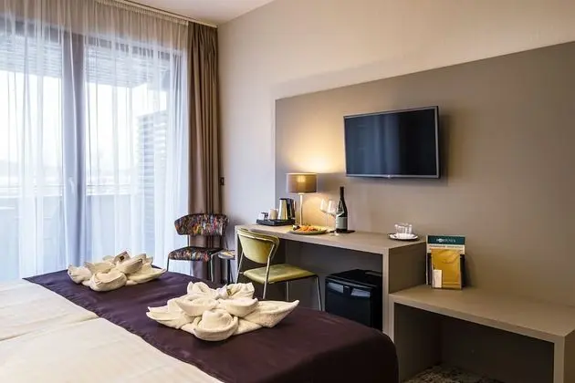 Premium Tek Büyük veya İki Ayrı Yataklı Oda, Kısmi Göl Manzaralı