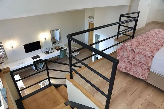 Süit, 1 Çift Kişilik Yatak, Göl Manzaralı