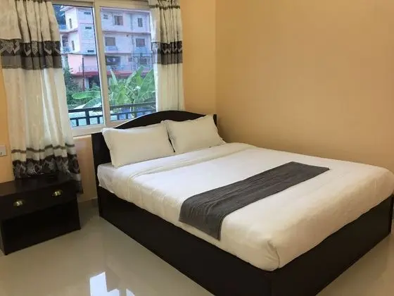 Standard Oda, 1 En Büyük (King) Boy Yatak, Göl Manzaralı