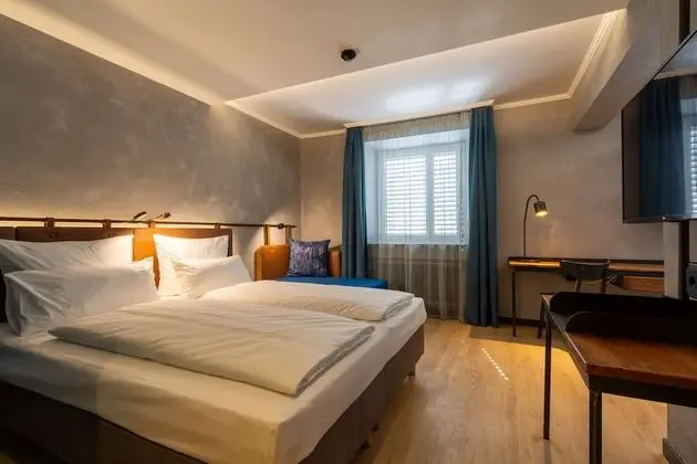 Deluxe Tek Büyük Yataklı Oda