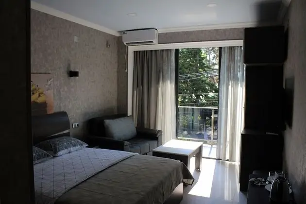 Luxury Tek Büyük Yataklı Oda, 1 Büyük (Queen) Boy Yatak ve Çekyat, Balkon, Kısmi Deniz Manzaralı