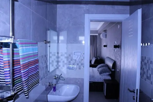 Luxury Üç Kişilik Oda, 1 Büyük (Queen) Boy Yatak ve Çekyat, Balkon, Kısmi Deniz Manzaralı