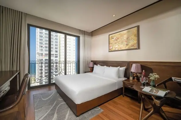 Deluxe Tek Büyük Yataklı Oda, Balkon, Deniz Manzaralı