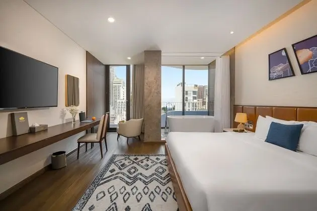 Deluxe Tek Büyük Yataklı Oda, Küvet, Deniz Manzaralı