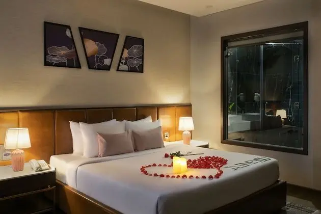 Deluxe Tek Büyük Yataklı Oda, Küvet, Deniz Manzaralı
