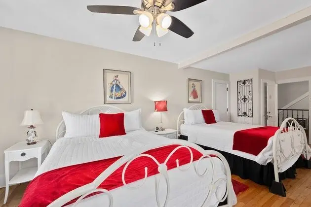 Luxury Oda