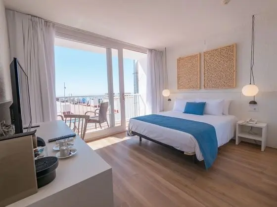 Premium Tek Büyük Yataklı Oda, Balkon, Kısmi Deniz Manzaralı