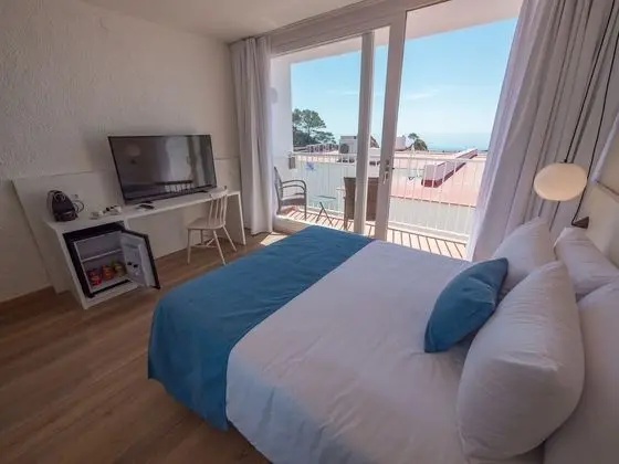 Premium Tek Büyük Yataklı Oda, Balkon, Kısmi Deniz Manzaralı