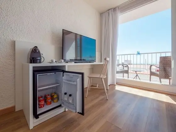 Premium Tek Büyük Yataklı Oda, Balkon, Kısmi Deniz Manzaralı