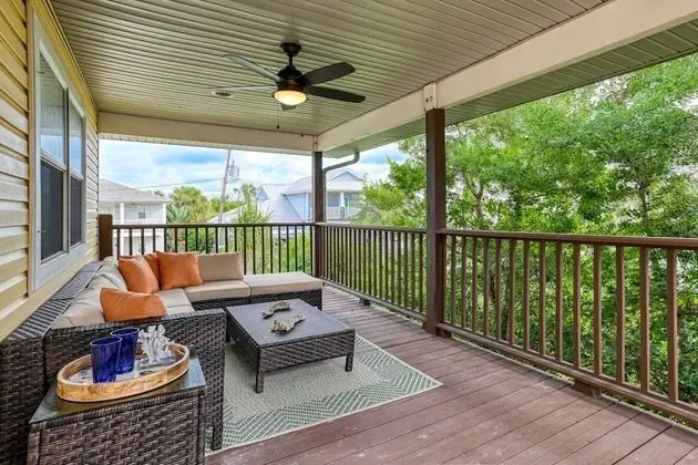 Ev (Golden Mile Beach Retreat)