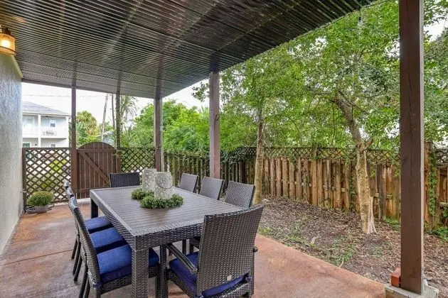 Ev (Golden Mile Beach Retreat)