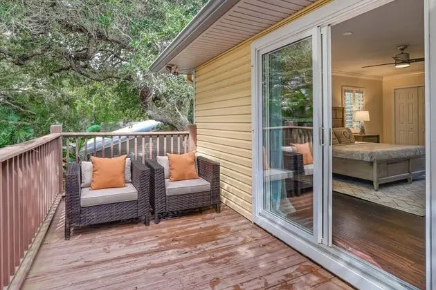 Ev (Golden Mile Beach Retreat)