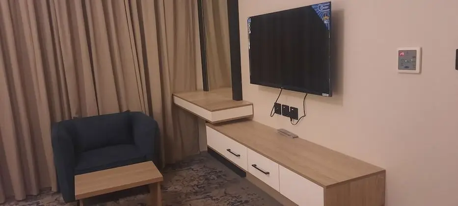 Deluxe Tek Büyük Yataklı Oda, 1 Çift Kişilik Yatak, Mutfak, Şehir Manzaralı