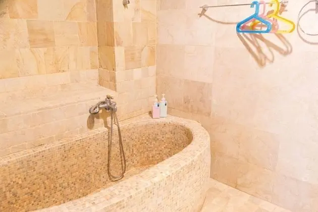 Tek Büyük Yataklı Oda, Balkon, Kısmi Deniz Manzarası