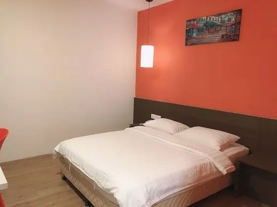 Business Tek Büyük Yataklı Oda