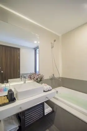Junior Süit, 1 En Büyük (King) Boy Yatak, Küvet, Havuz Manzaralı