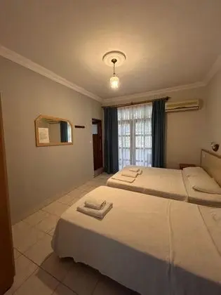 Triple, Bahçe Manzaralı