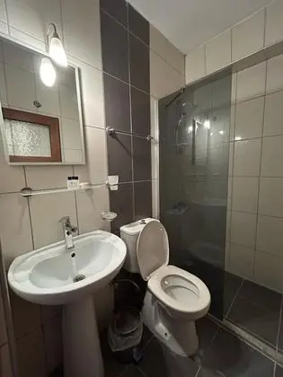 Triple, Bahçe Manzaralı