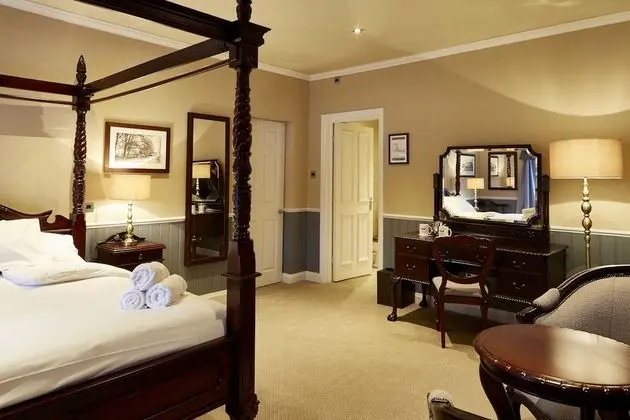 Four Poster