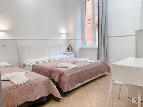Deluxe Üç Kişilik Oda, Banyolu/Duşlu