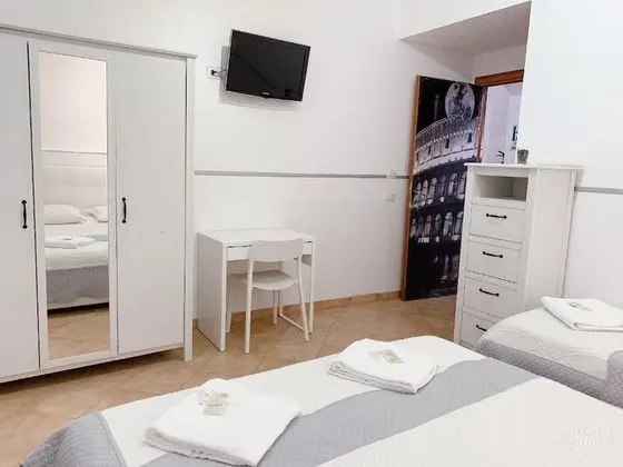 Deluxe Üç Kişilik Oda, Banyolu/Duşlu