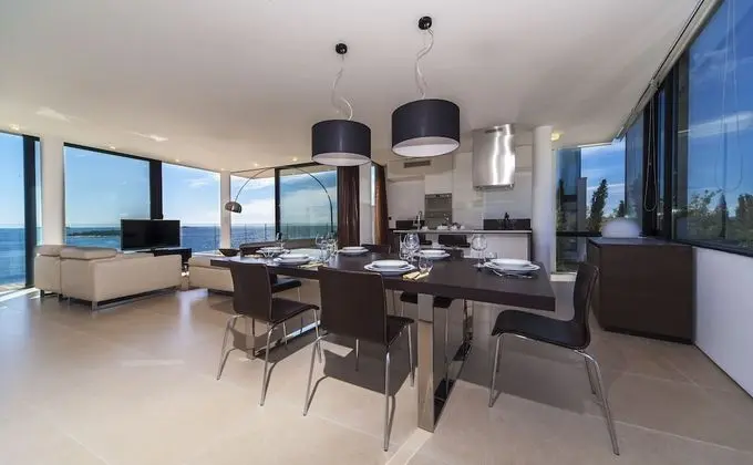 Superior Apart Daire, 2 Yatak Odası, Balkon, Deniz Manzaralı