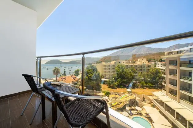 https://images.etstur.com/imgproxy/resize/2560x1440/files/images/hotelImages/etsrooms/26/Golden_Rock_Beach_20251003111642_2.jpg