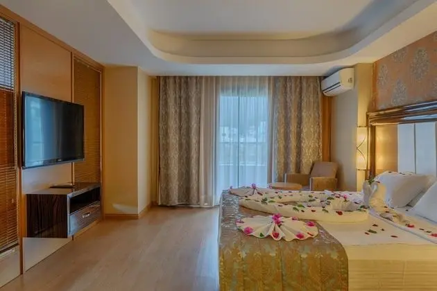 https://imagessl.etstur.com/files/images/hotelImages/TR/68048/l/Golden-Rock-Beach-Genel-45829.jpg