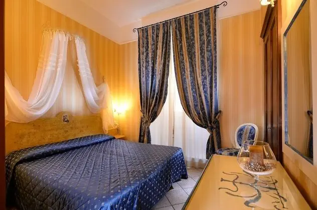 Classic Tek Büyük veya İki Ayrı Yataklı Oda