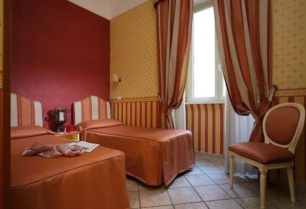 Classic Tek Büyük veya İki Ayrı Yataklı Oda