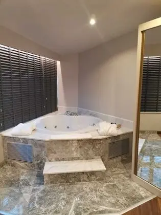 Jetted tub