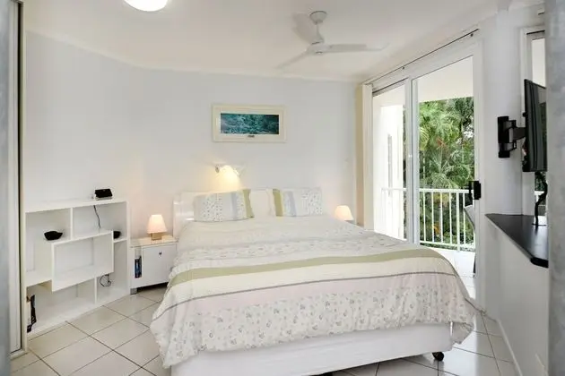 One-Bedroom King Apartment - Pool/Garden View