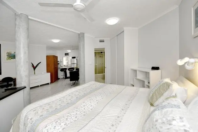 One-Bedroom King Apartment - Pool/Garden View
