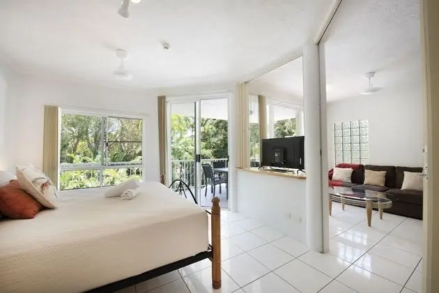 One-Bedroom King Apartment - Pool/Garden View