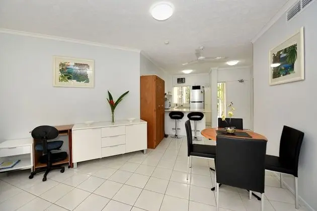 One-Bedroom King Apartment - Pool/Garden View