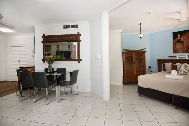 One-Bedroom King Apartment - Pool/Garden View