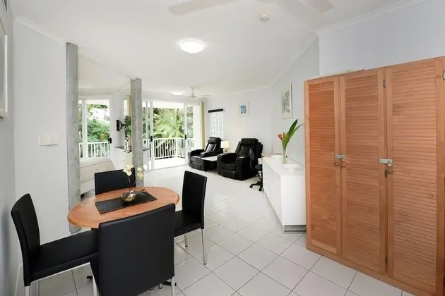 One-Bedroom King Apartment - Pool/Garden View