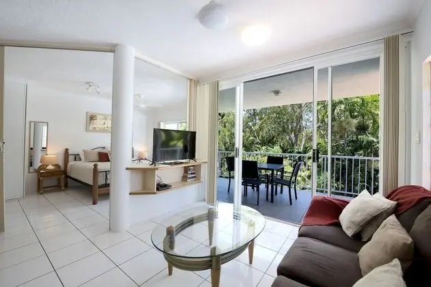One-Bedroom King Apartment - Pool/Garden View