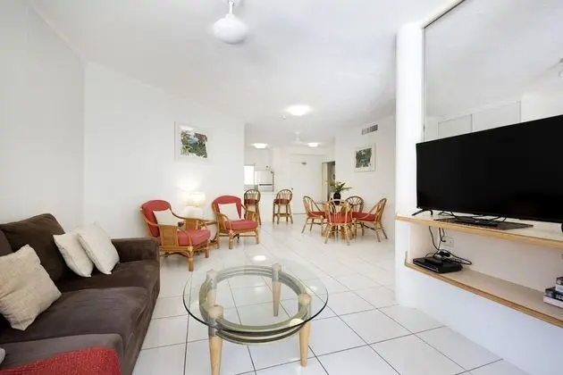 One-Bedroom King Apartment - Pool/Garden View