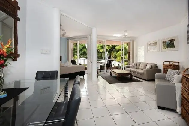 One-Bedroom King Apartment - Pool/Garden View