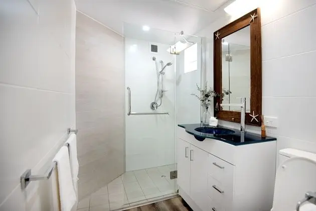 One-Bedroom King Apartment - Pool/Garden View