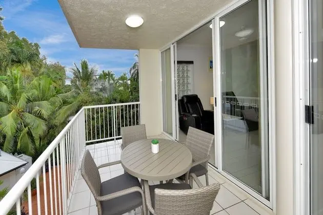 One-Bedroom King Apartment - Pool/Garden View