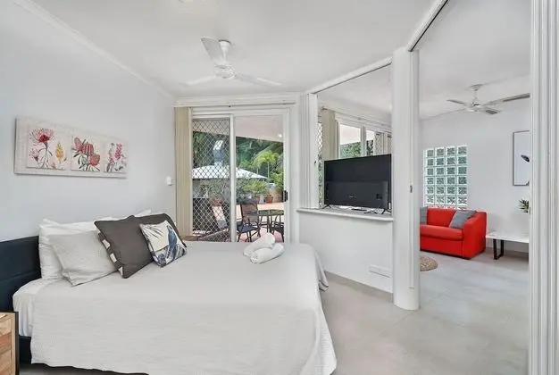 One-Bedroom Queen with Sofa Bed - Pool/Garden View