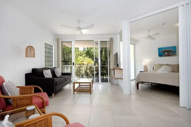 One-Bedroom Queen with Sofa Bed - Pool/Garden View