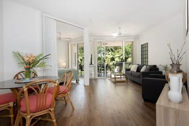 One-Bedroom Queen with Sofa Bed - Pool/Garden View