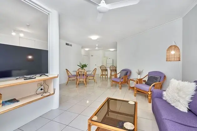 One-Bedroom Queen with Sofa Bed - Pool/Garden View