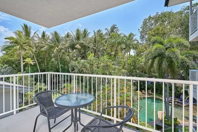 One-Bedroom Queen with Sofa Bed - Pool/Garden View