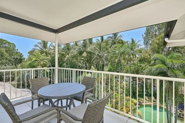 One-Bedroom Queen with Sofa Bed - Pool/Garden View