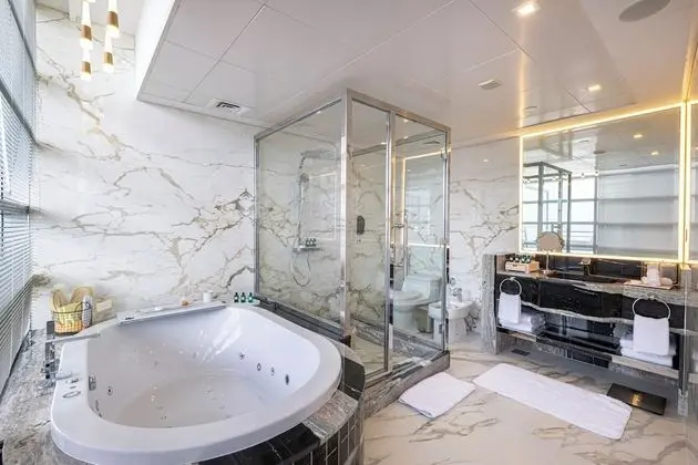 Golden Grand Suite Waterfront with Terrace with Hermes Amenities & Jacuzzi with Lounge Access